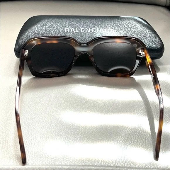 Balenciaga Brown Tortoise Sunglasses with Black Case - Picture 3 of 6